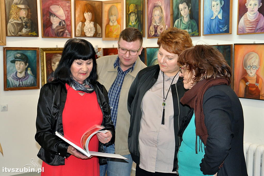 Dziecięce portrety w szubińskiej Galerii Plama's