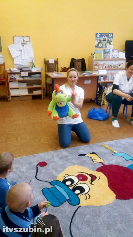 Spotkanie przedszkolaków z higienistkami stomatologicznymi