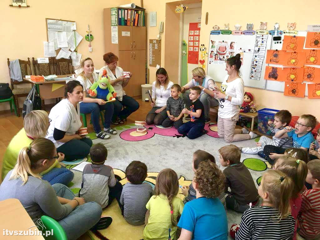 Spotkanie przedszkolaków z higienistkami stomatologicznymi
