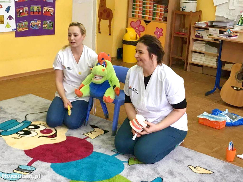 Spotkanie przedszkolaków z higienistkami stomatologicznymi