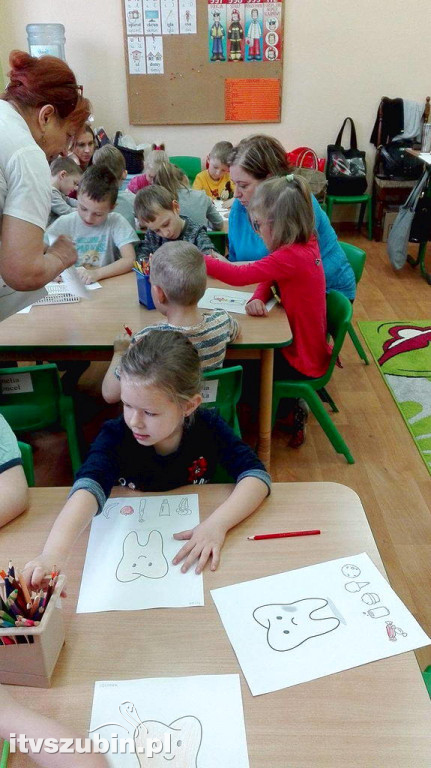 Spotkanie przedszkolaków z higienistkami stomatologicznymi