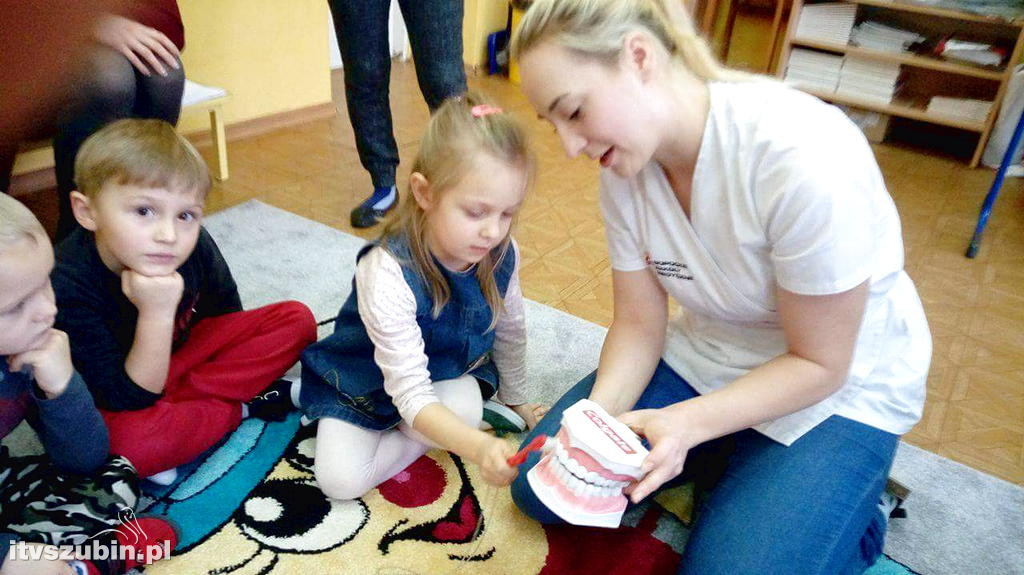 Spotkanie przedszkolaków z higienistkami stomatologicznymi