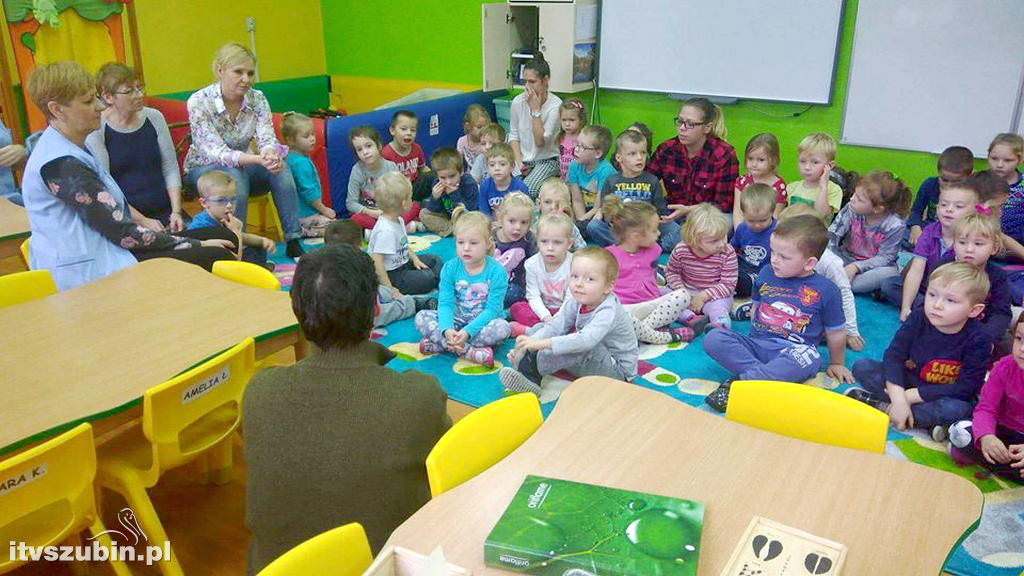 Przedszkolaki poznają las jesienią