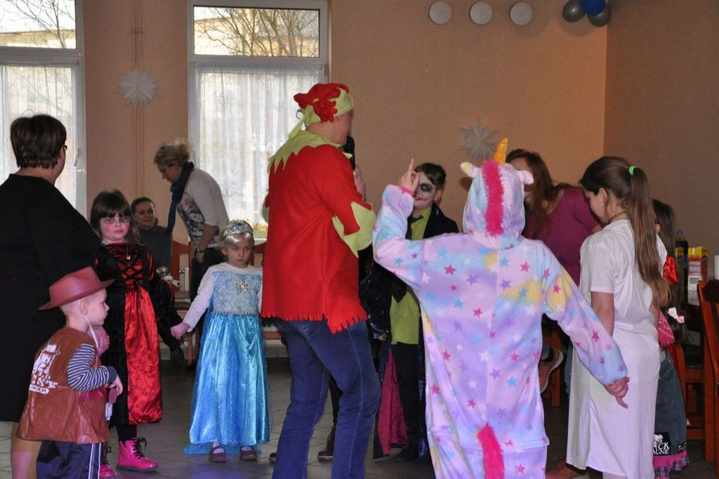 Bal karnawałowy dla dzieci w świetlicy w Królikowie