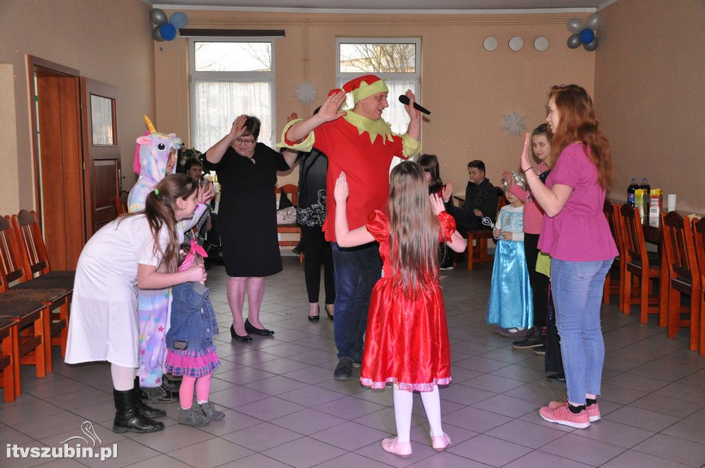 Bal karnawałowy dla dzieci w świetlicy w Królikowie