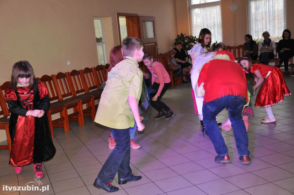 Bal karnawałowy dla dzieci w świetlicy w Królikowie