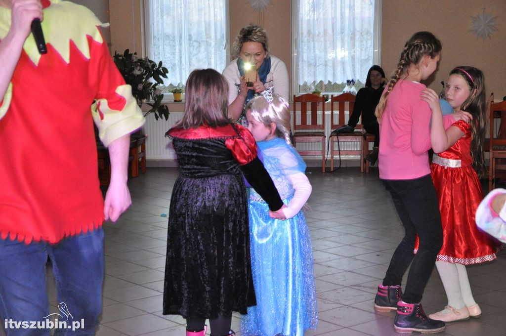 Bal karnawałowy dla dzieci w świetlicy w Królikowie