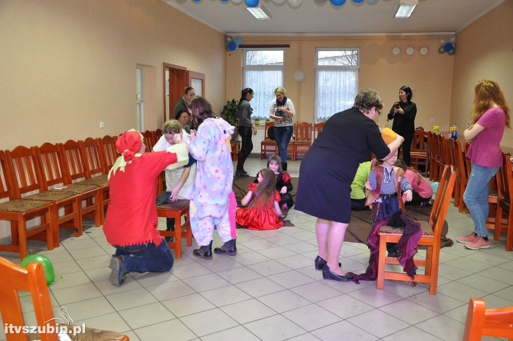 Bal karnawałowy dla dzieci w świetlicy w Królikowie