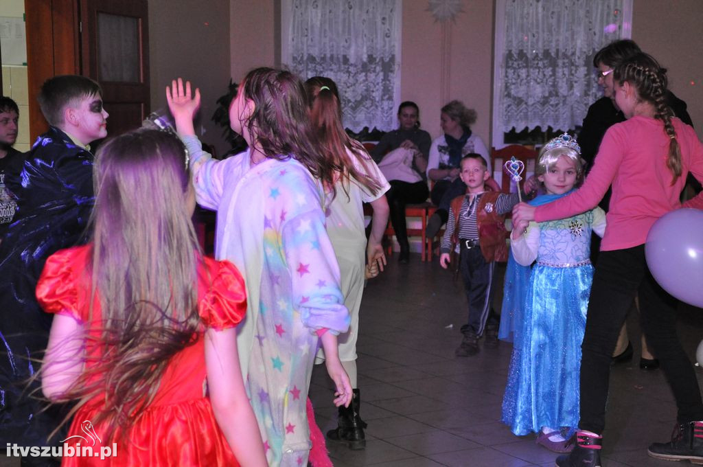 Bal karnawałowy dla dzieci w świetlicy w Królikowie