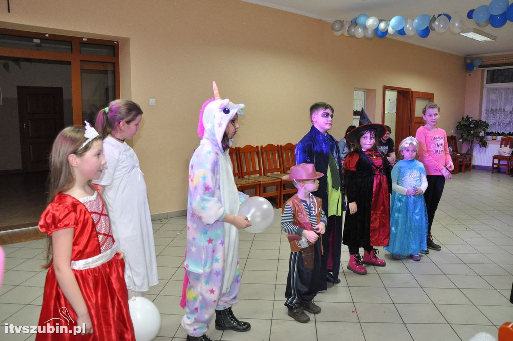 Bal karnawałowy dla dzieci w świetlicy w Królikowie
