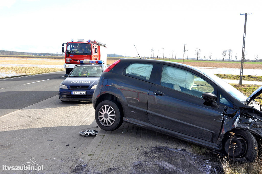 Kolizja dwóch osobówek w Pińsku, DW 247