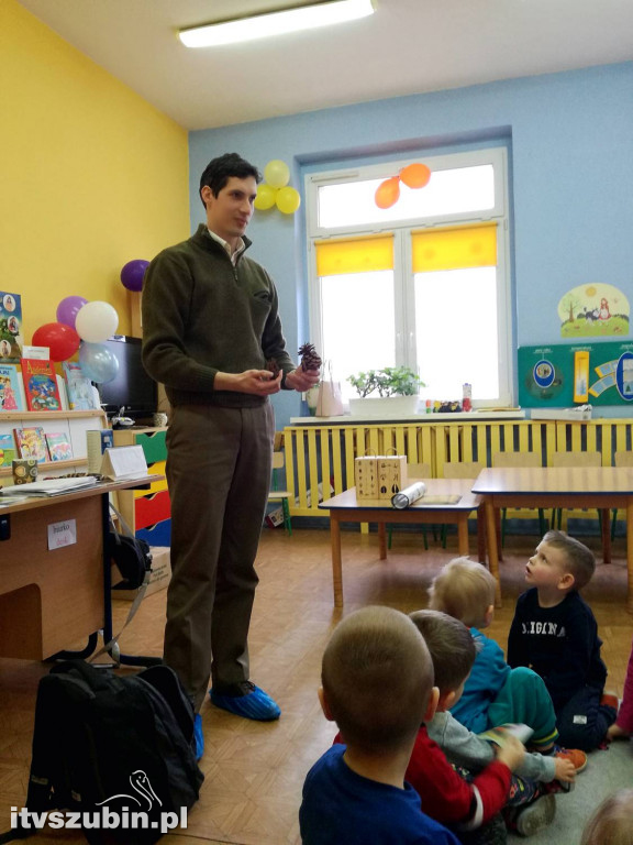 Spotkanie przedszkolaków z leśniczym