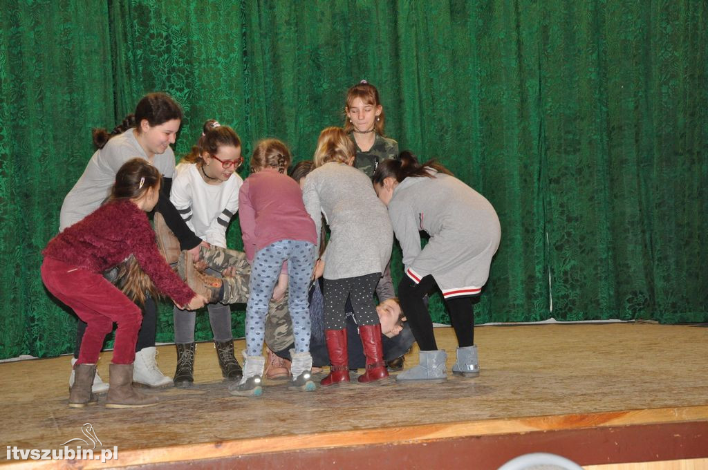 Warsztatów teatralnych z Dawidem Kartaszewiczem