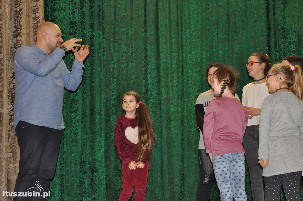 Warsztatów teatralnych z Dawidem Kartaszewiczem