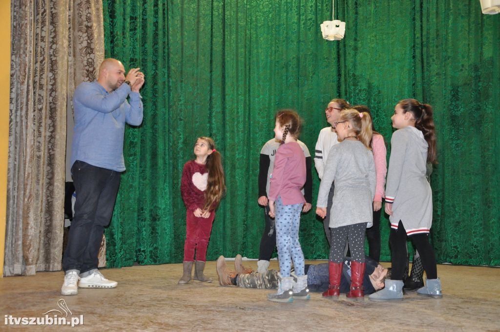 Warsztatów teatralnych z Dawidem Kartaszewiczem