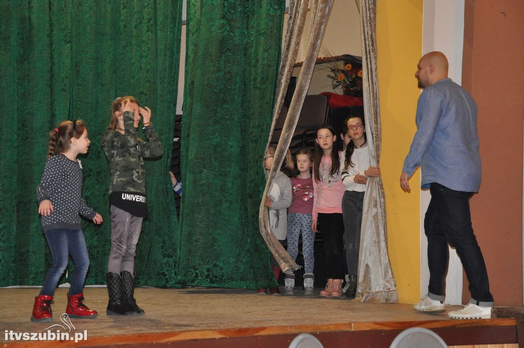 Warsztatów teatralnych z Dawidem Kartaszewiczem