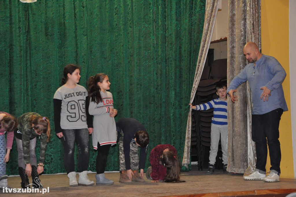 Warsztatów teatralnych z Dawidem Kartaszewiczem