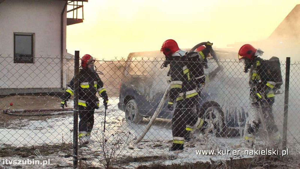 Spaliły się dwa samochody osobowe w Nakle