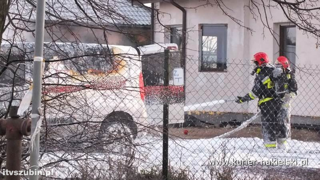 Spaliły się dwa samochody osobowe w Nakle