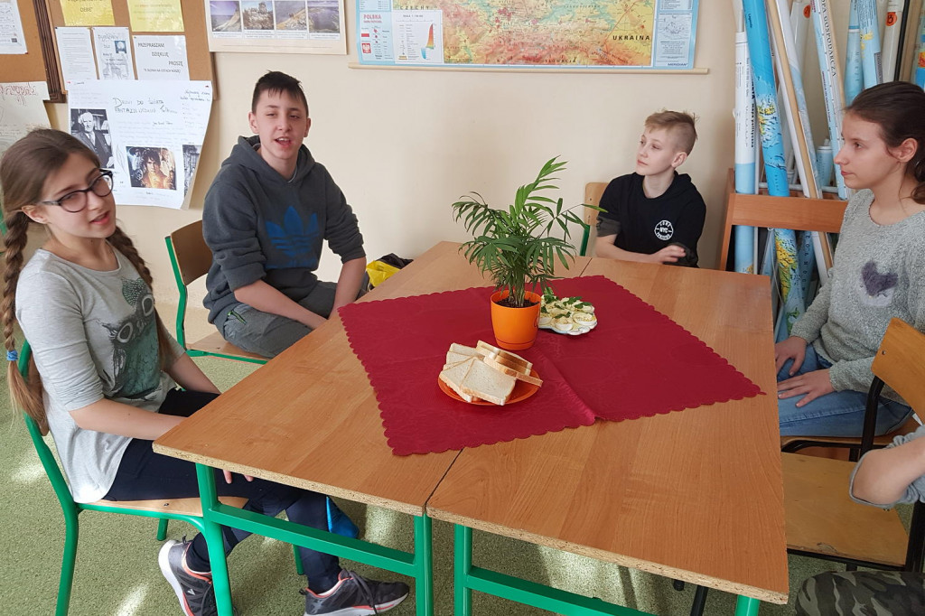 O tym jak w szkole zamieszkali Hobbici