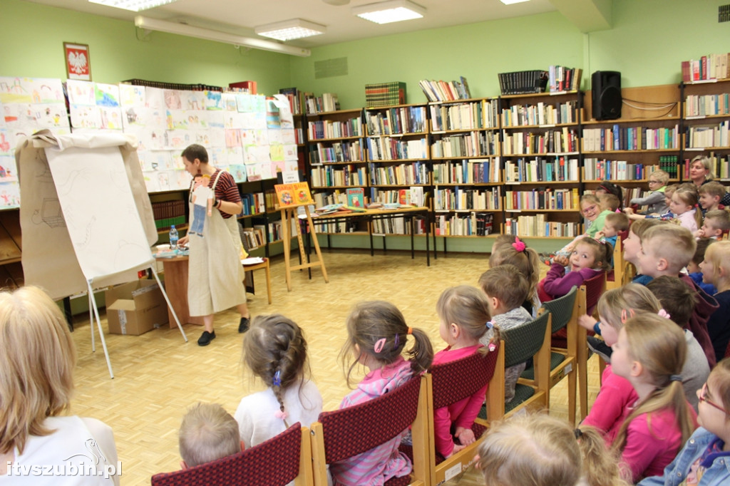 Magiczna godzina w szubińskiej bibliotece