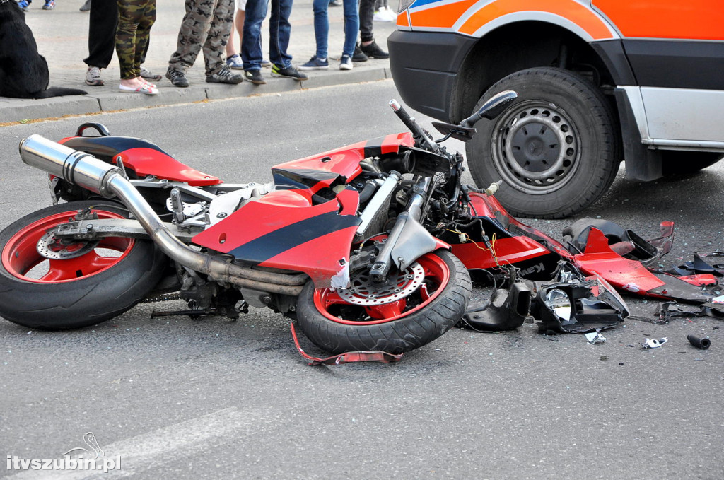 Wypadek motocyklisty w centrum Szubina