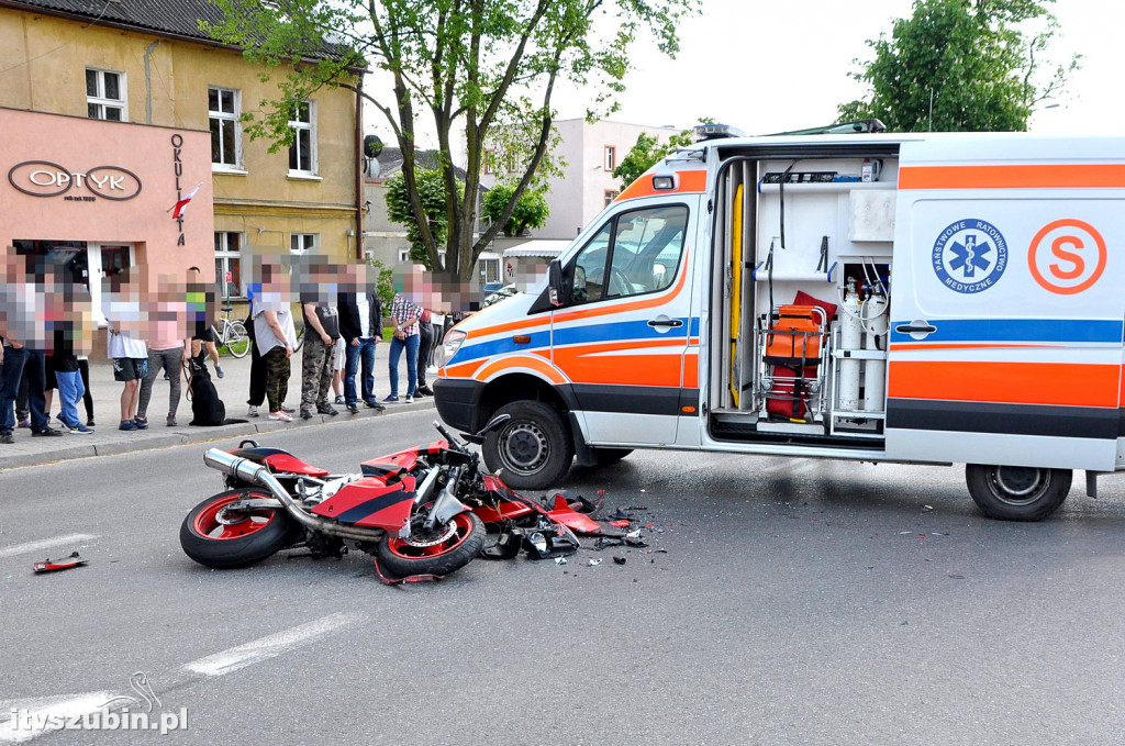 Wypadek motocyklisty w centrum Szubina