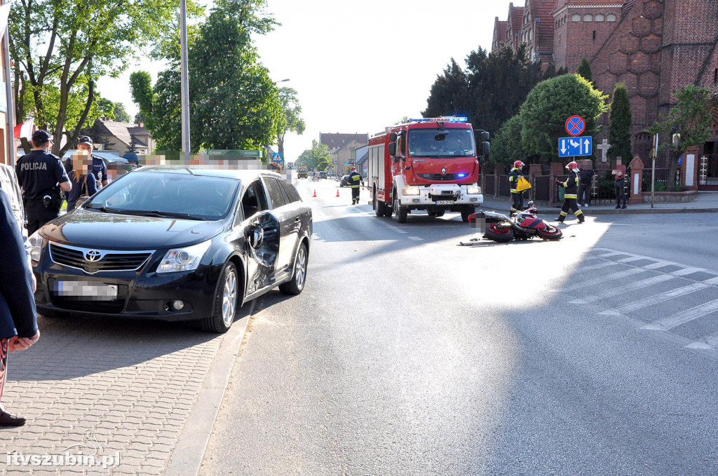 Wypadek motocyklisty w centrum Szubina