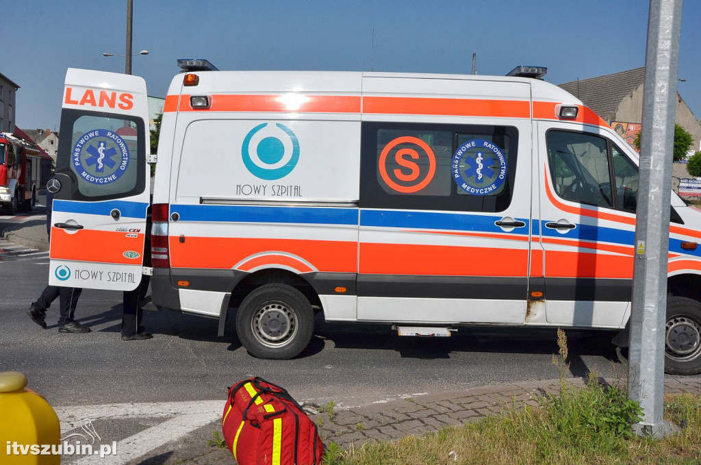 Kolizja busa z osobówką w Szubinie