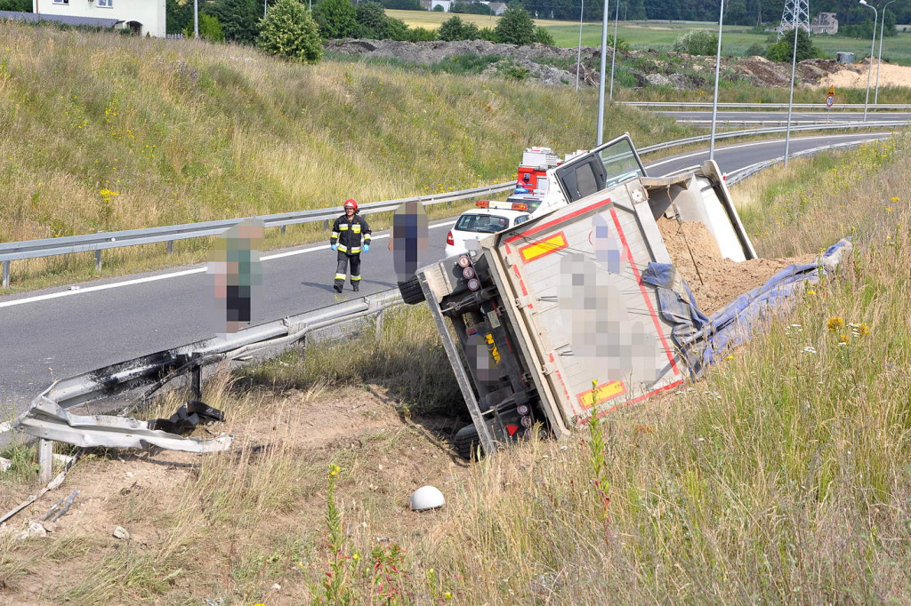 Wybuch opony przyczyną zdarzenia drogowego