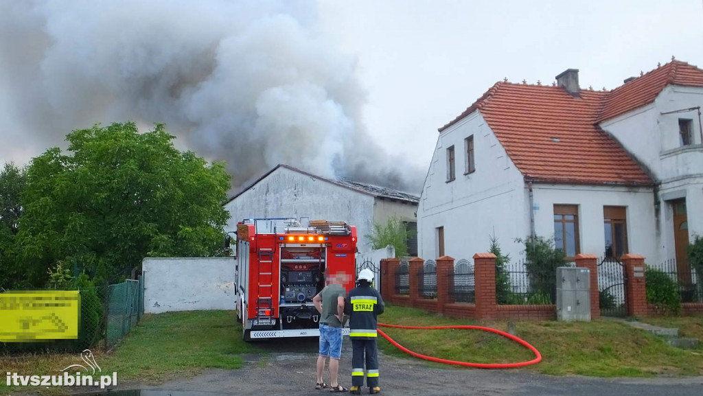 Pożar budynku magazynowego w Nakle