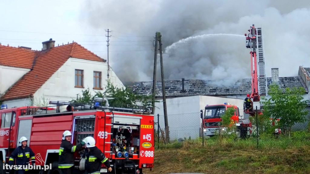 Pożar budynku magazynowego w Nakle