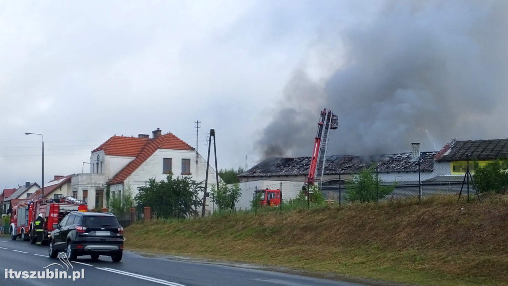 Pożar budynku magazynowego w Nakle