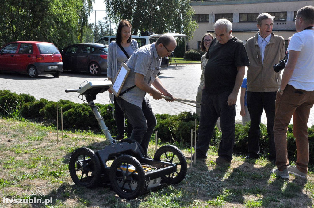 Poszukiwali tuneli na terenie obozu w Szubinie