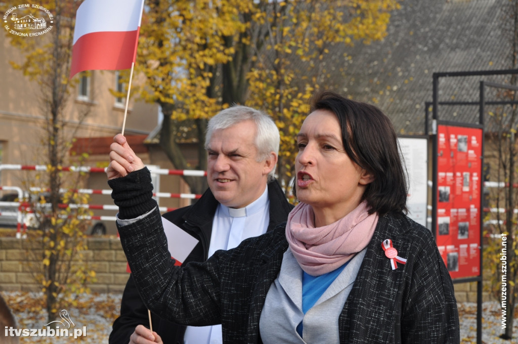 Trzysta chorągiewek na szubińskim Rynku