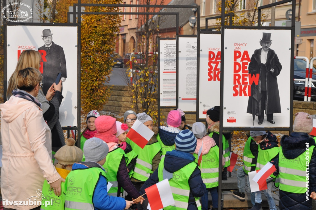 Trzysta chorągiewek na szubińskim Rynku