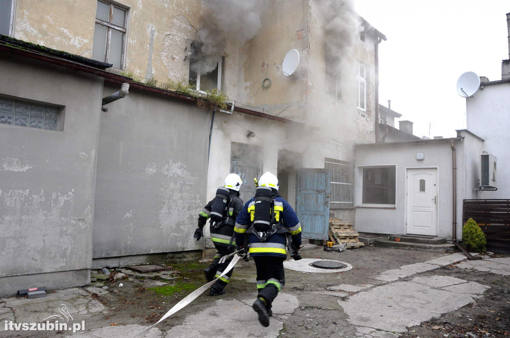 Pożar kamienicy w centrum Rynarzewa