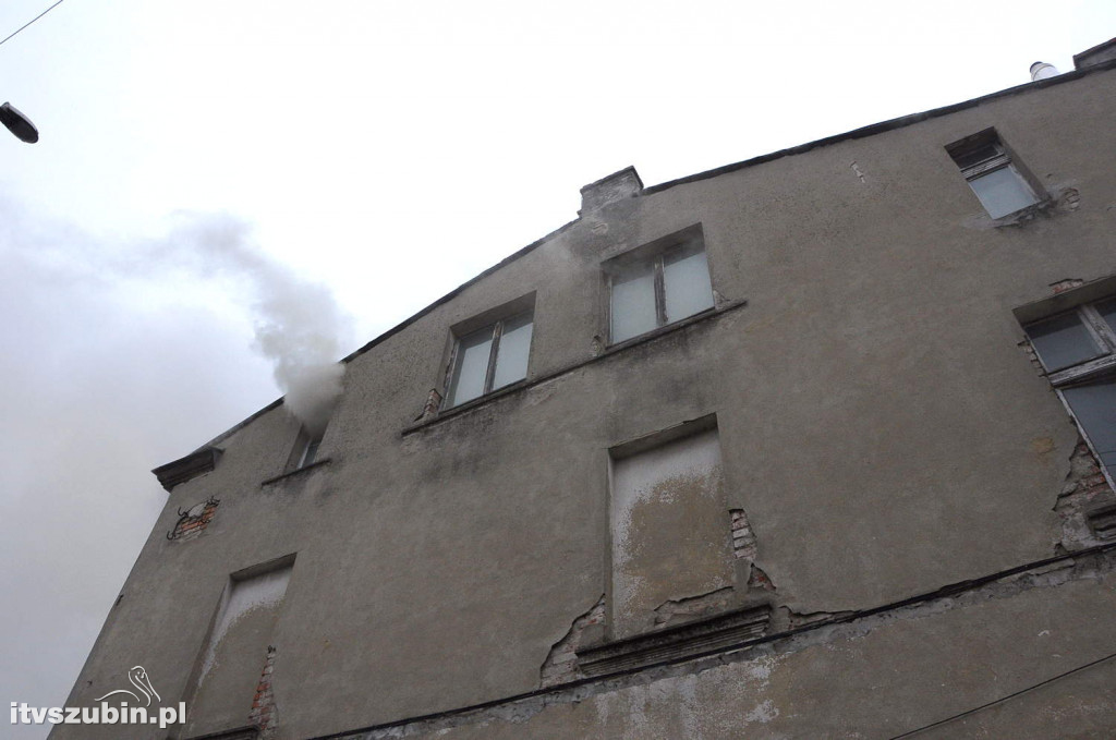 Pożar kamienicy w centrum Rynarzewa