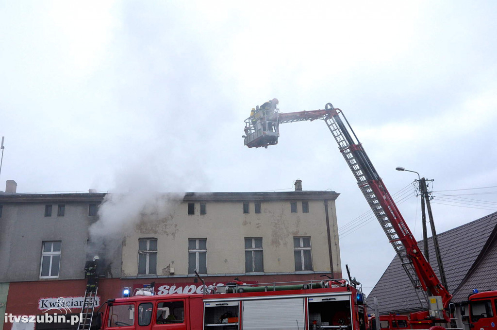 Pożar kamienicy w centrum Rynarzewa