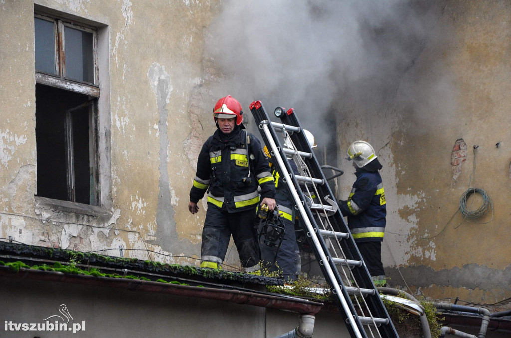 Pożar kamienicy w centrum Rynarzewa