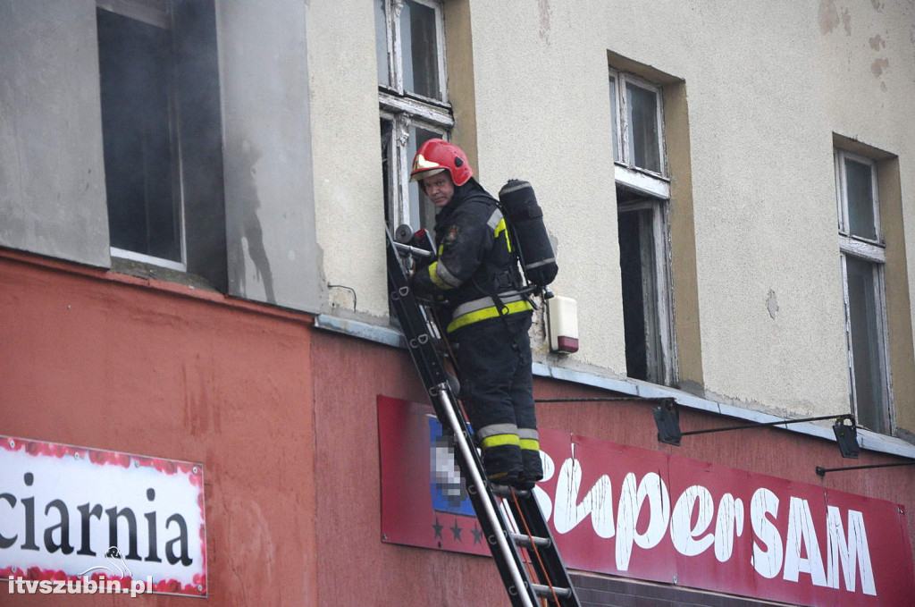 Pożar kamienicy w centrum Rynarzewa