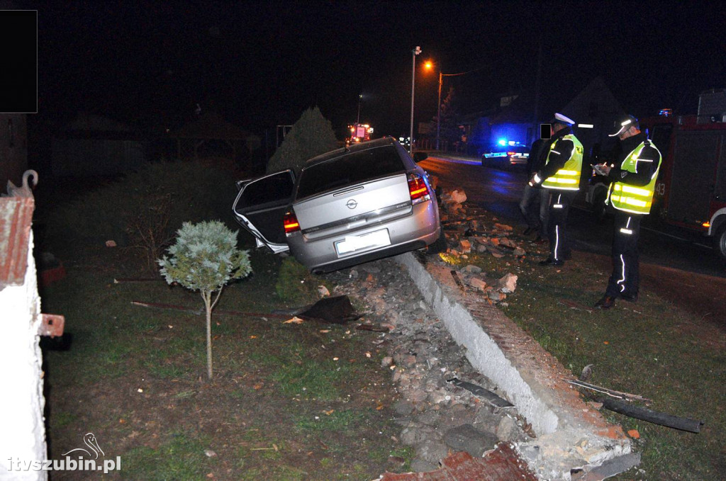 Wjechał w płot, uciekł z miejsca kolizji
