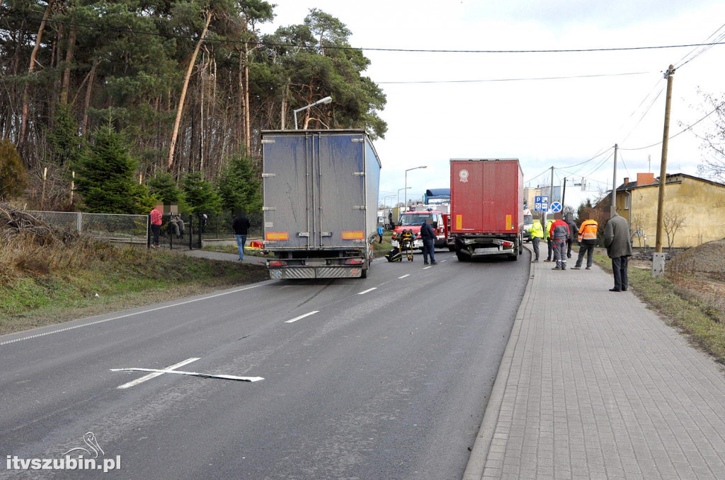 Kolizja dwóch ciężarówek w Szubinie