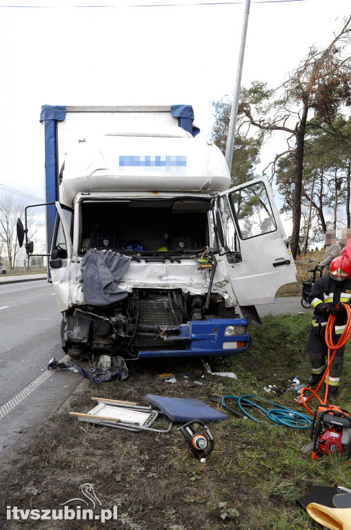 Kolizja dwóch ciężarówek w Szubinie