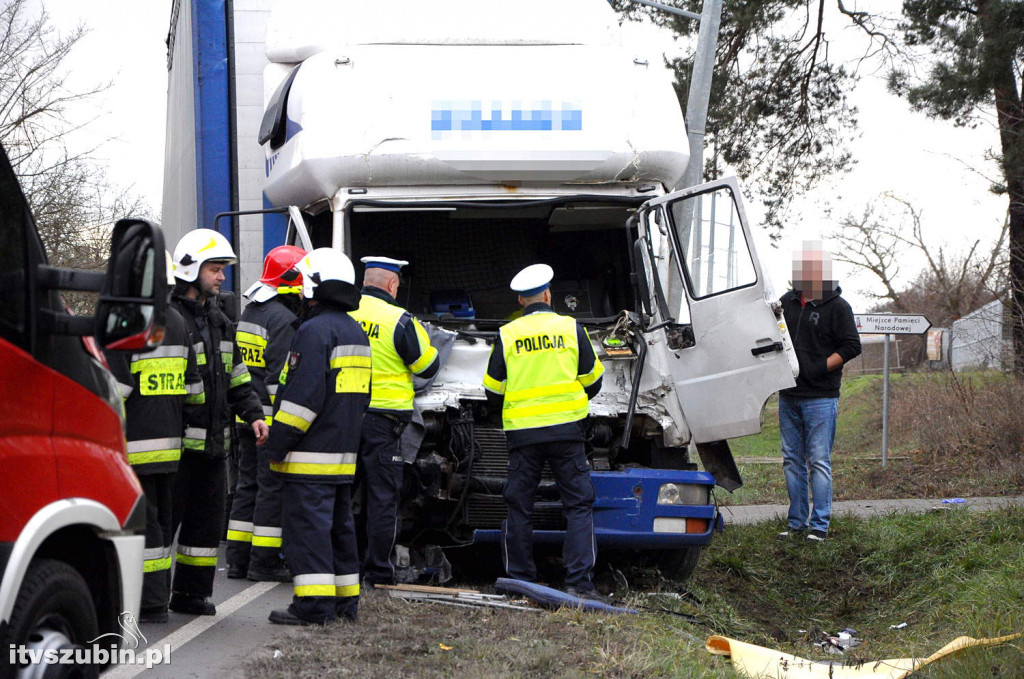 Kolizja dwóch ciężarówek w Szubinie