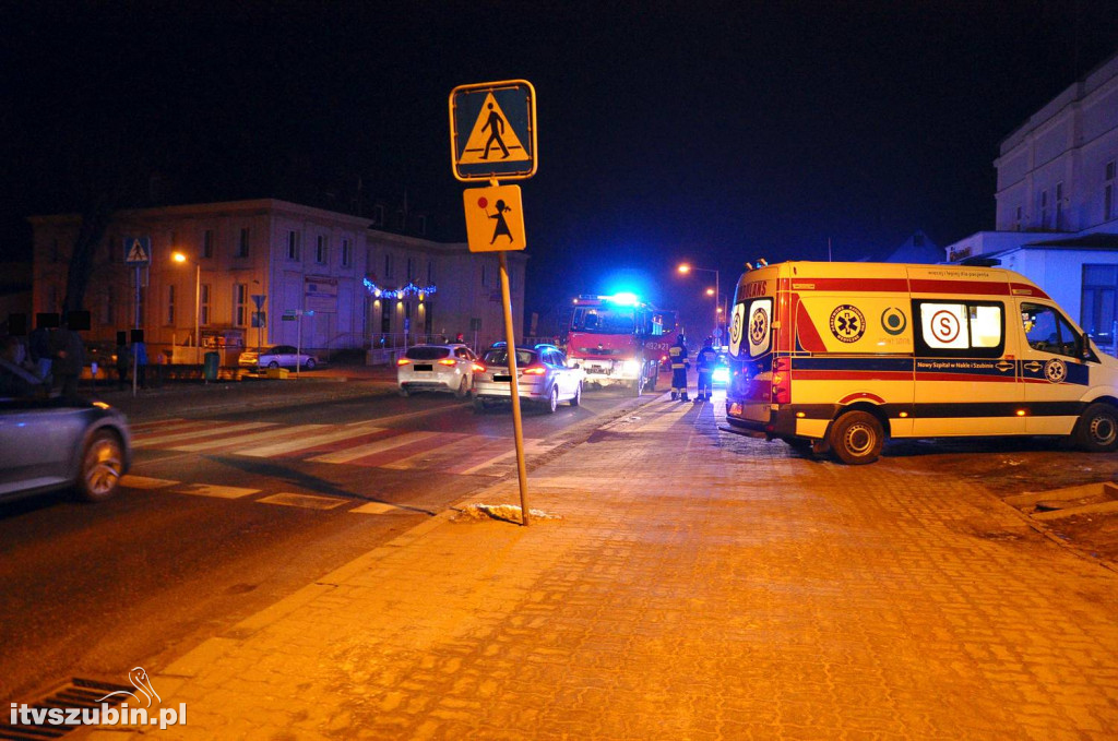 Potrącenie dwóch osób na przejściu dla pieszych