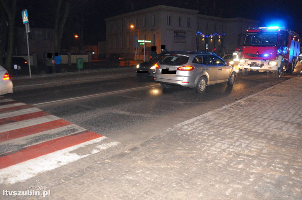 Potrącenie dwóch osób na przejściu dla pieszych
