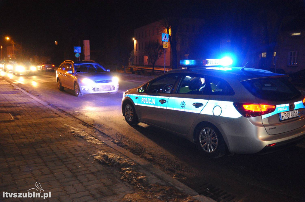 Potrącenie dwóch osób na przejściu dla pieszych