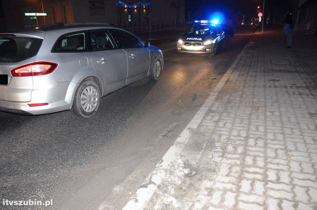 Potrącenie dwóch osób na przejściu dla pieszych