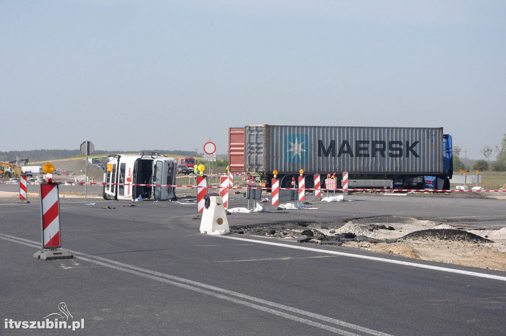 Zderzenie dwóch samochodów ciężarowych na obwodnicy Szubina